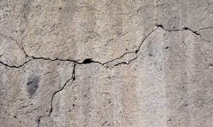 Jenis Retakan Beton dan Cara Efektif Menanganinya